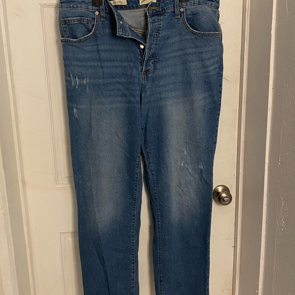 Universal Thread Men's Straight Jeans in Classic Denim
